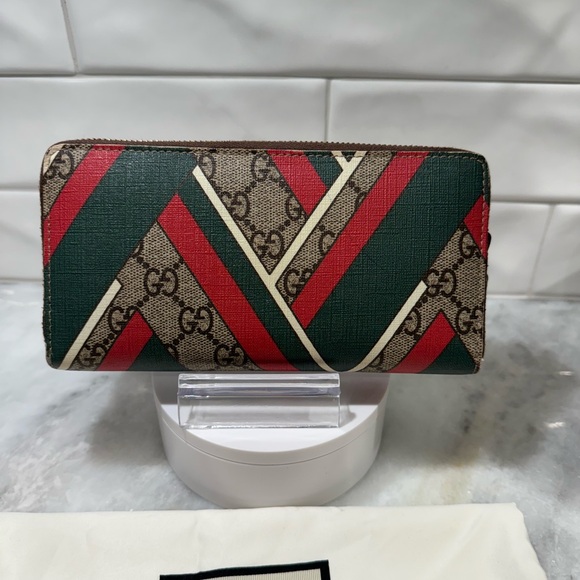 Gucci GG Chevron Long Wallet - Picture 5 of 11